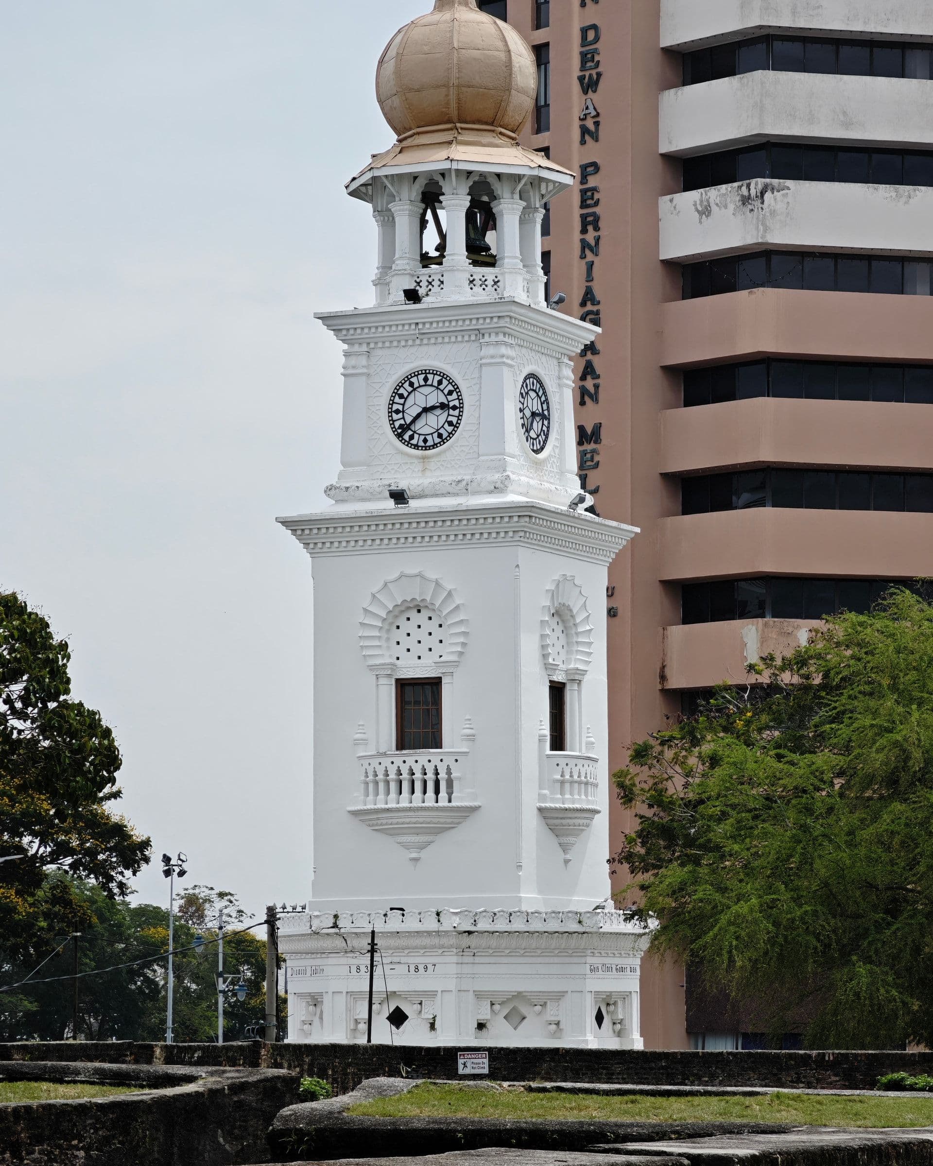 The star-fort walls and cannon at Fort Cornwallis, George Town