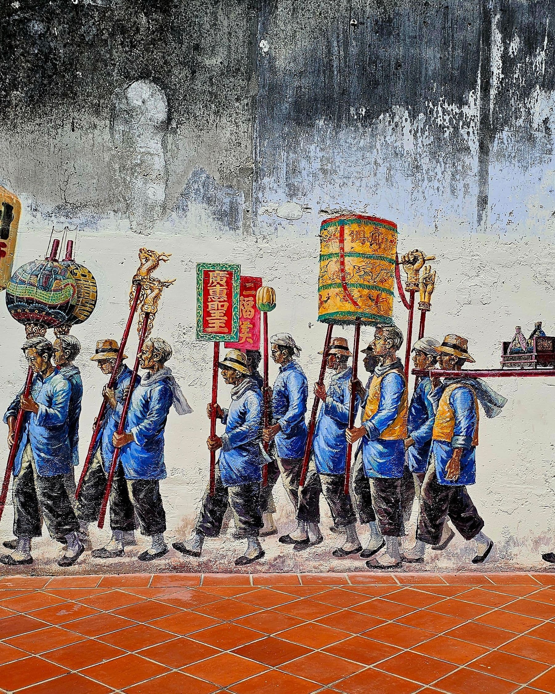 Seh Tek Tong Cheah Kongsi mural by Yip Yew Chong, a painted 1940s clan procession scene on the clan house grounds
